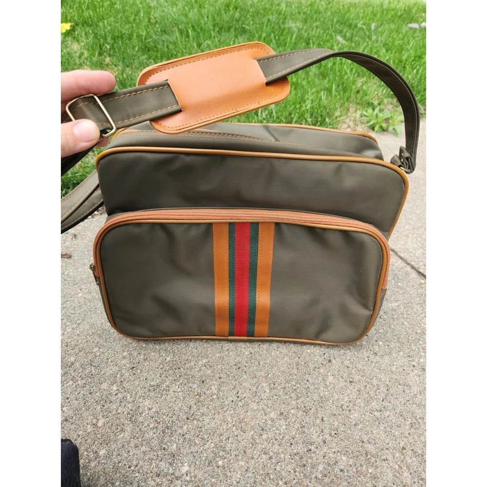 Mr Roberts Vtg Carry On Travel Bag w/ Green Red Status Stripe Made Tiawan Retro